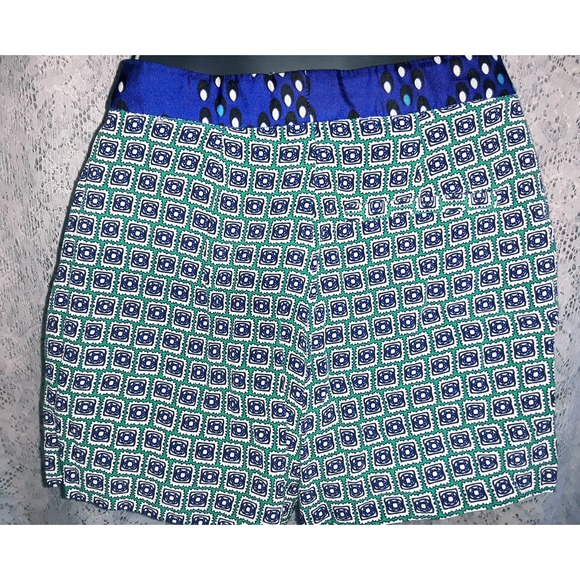 Diane Von Furstenberg Pants - Diane von Furstenberg JERRI Bold Print Dressy Silk Short Shorts P